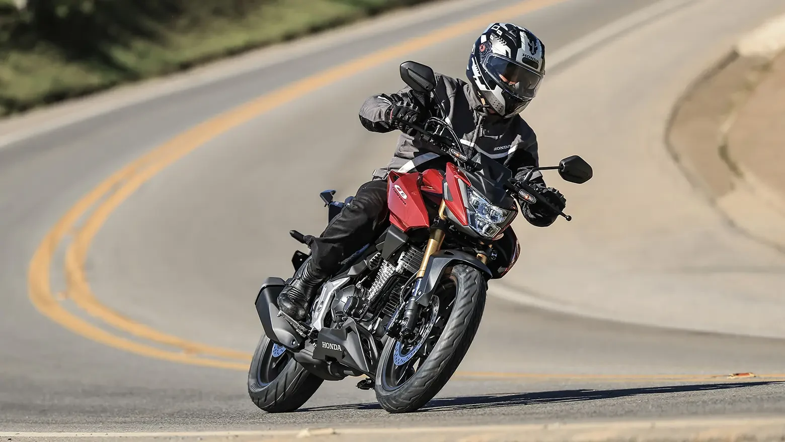 CB 300F Twister - foto 2